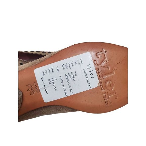 Richard Tyler Leather Flower Accent  Pointed Toe Flats - Picture 3 of 12